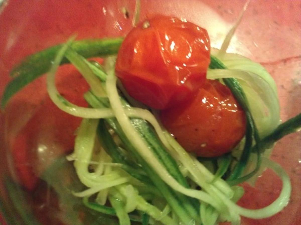 Gurkensalat als Gurkenspaghetti mit karamelisierten Cherrytomaten - Rezept - Bild Nr. 18