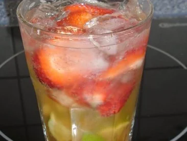 Erdbeer-Caipi-Bowle - Rezept