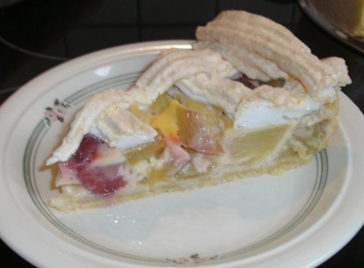 Rhabarber-Erdbeerkuchen mit Baiser - Rezept - kochbar.de