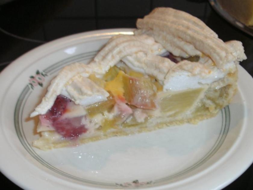 Rhabarber-Erdbeerkuchen mit Baiser - Rezept - kochbar.de