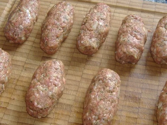 Cevapcici auf Zucchini-Tomaten-Gemüse und Tzatziki - Rezept - Bild Nr. 2