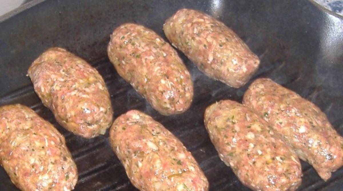 Cevapcici auf Zucchini-Tomaten-Gemüse und Tzatziki - Rezept - Bild Nr. 6