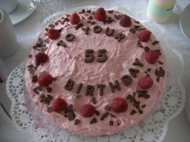 Rezept: Himbeer-Mascarpone-Torte mit Wiener-Boden / Bisquit-Boden Himbeer-Mascarpone-Torte mit Wiener-Boden / Bisquit-Boden - Rezept