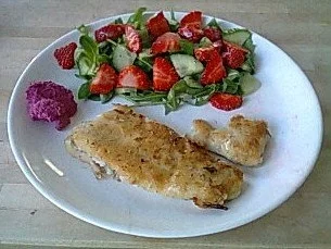 Zitronenkabeljau, Meerrettichcrème und Feldsalat mit Erdbeeren - Rezept