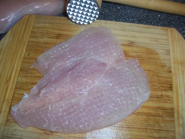 Hähnchenbrustfilet mit Parmesan-Käse-Knoblauch-Spinatfüllung, dazu Salat - Rezept - Bild Nr. 8