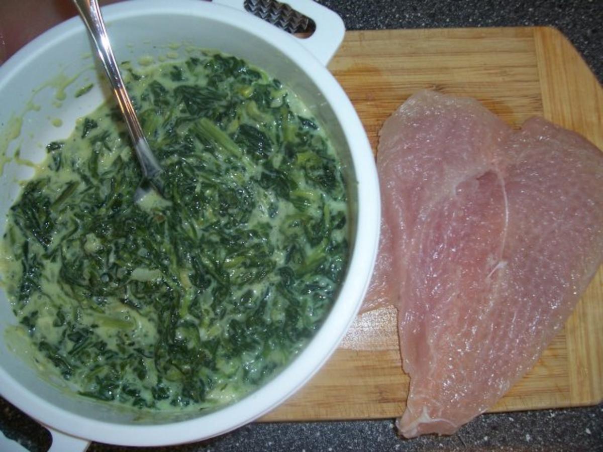 Hähnchenbrustfilet mit Parmesan-Käse-Knoblauch-Spinatfüllung, dazu Salat - Rezept - Bild Nr. 9