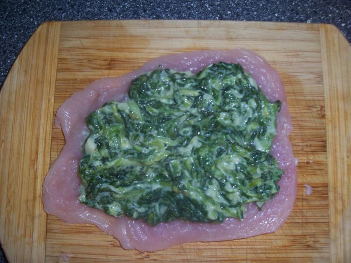 Hähnchenbrustfilet mit Parmesan-Käse-Knoblauch-Spinatfüllung, dazu Salat - Rezept - Bild Nr. 10