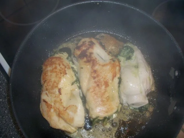 Hähnchenbrustfilet mit Parmesan-Käse-Knoblauch-Spinatfüllung, dazu Salat - Rezept - Bild Nr. 13