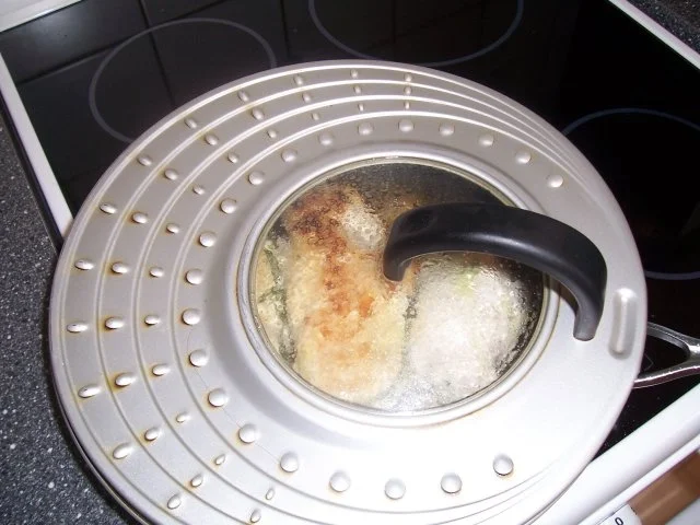 Hähnchenbrustfilet mit Parmesan-Käse-Knoblauch-Spinatfüllung, dazu Salat - Rezept - Bild Nr. 15