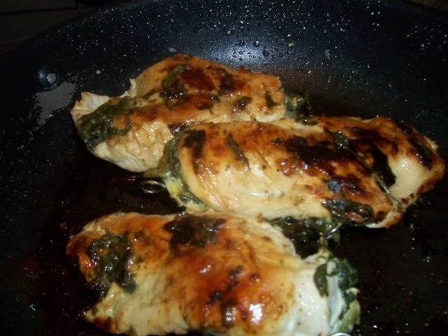 Hähnchenbrustfilet mit Parmesan-Käse-Knoblauch-Spinatfüllung, dazu Salat - Rezept - Bild Nr. 16