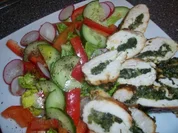 Rezept: Hรคhnchenbrustfilet mit Parmesan-Kรคse-Knoblauch-Spinatfรผllung, dazu Salat Hรคhnchenbrustfilet mit Parmesan-Kรคse-Knoblauch-Spinatfรผllung, dazu Salat - Rezept