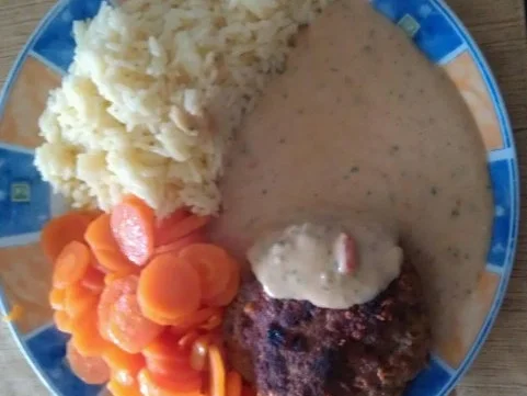 Paprika-Fleischpflanzerl mit Sahnesoße - Rezept - Bild Nr. 3