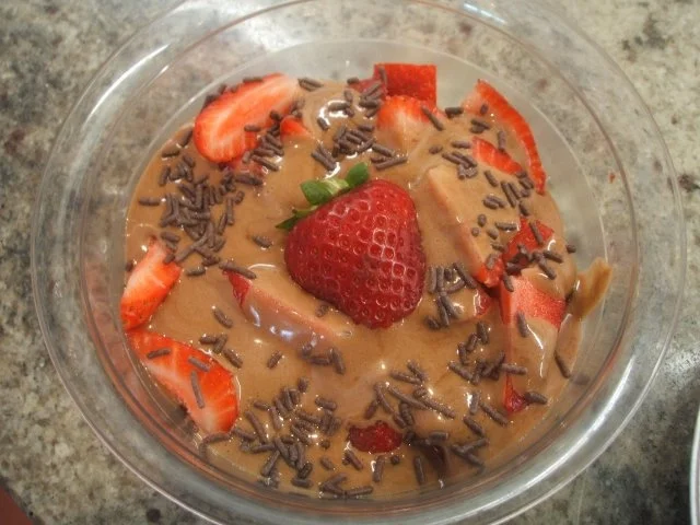 Dessert: Scharfe Schoko-Creme küsst Erdbeeren - Rezept