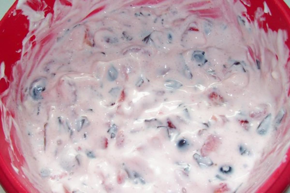 Dessert: Schokokuss-Quark-Creme mit Erdbeeren und Heidelbeeren - Rezept - Bild Nr. 4
