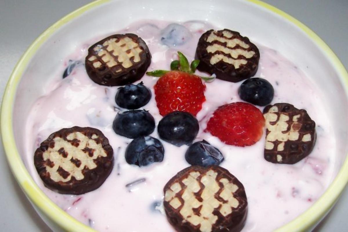 Dessert: Schokokuss-Quark-Creme mit Erdbeeren und Heidelbeeren - Rezept - Bild Nr. 5