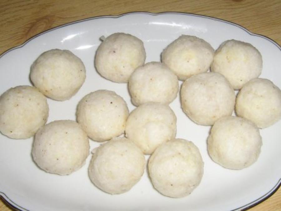 Hühnerfrikasse mit frittierten Reisbällchen - Rezept - kochbar.de