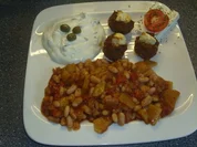 Weisse Bohnenpfanne mit Hackmuffins und Tzaziki - Rezept