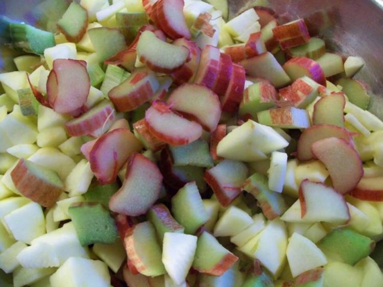 Crumble von Rhabarber &amp; Apfel - Rezept mit Bild - kochbar.de