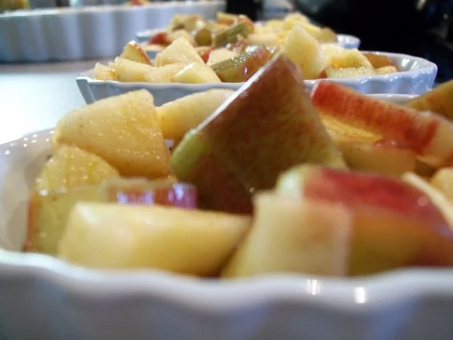 Rezept: Crumble von Rhabarber & Apfel Bild Nr. 6 Crumble von Rhabarber & Apfel - Rezept - Bild Nr. 6