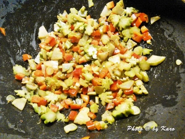 Wok: Gemüsebratnudeln mit Putenstreifen und Ei - Rezept - Bild Nr. 2