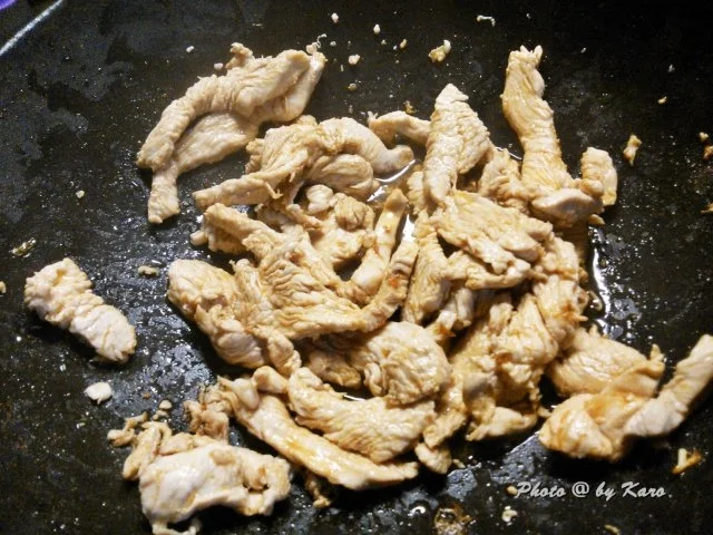 Wok: Gemüsebratnudeln mit Putenstreifen und Ei - Rezept - Bild Nr. 4