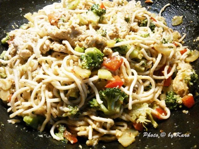 Wok: Gemüsebratnudeln mit Putenstreifen und Ei - Rezept - Bild Nr. 7