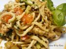 Wok: Gemüsebratnudeln mit Putenstreifen und Ei - Rezept