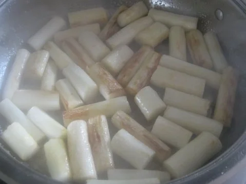 Rezept: Würzig marinierte Putensteaks mit gebratenem Spargel Bild Nr. 2 Würzig marinierte Putensteaks mit gebratenem Spargel - Rezept - Bild Nr. 2