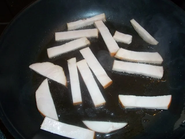 Hähnchenkasseler in einem Käse-Ei Schlafrock, dazu Käseplatte - Rezept - Bild Nr. 3