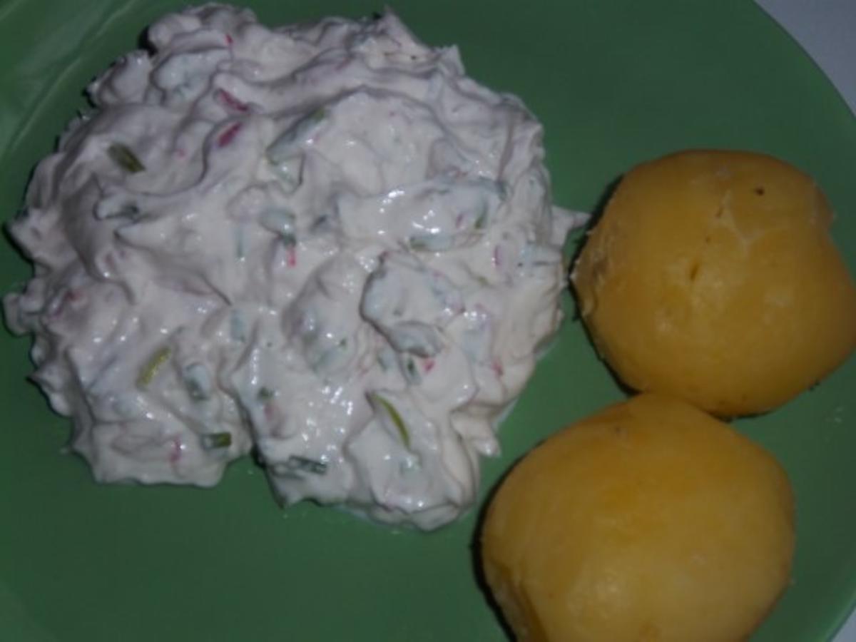 Bilder für Pellkartoffeln mit Radieschen-Schnittlauch-Quark - Rezept