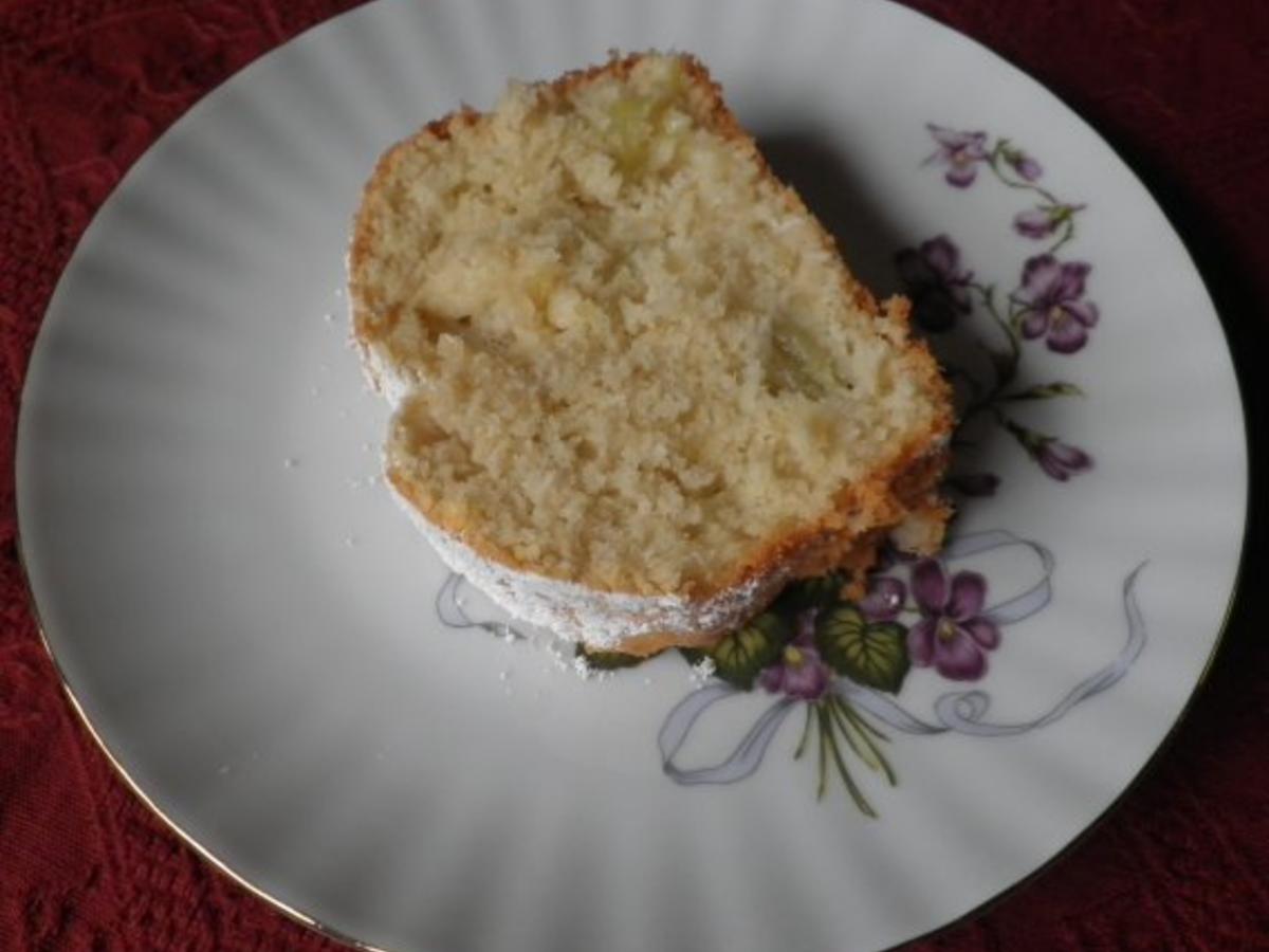 Kleiner Kokos - Rhabarber - Kuchen - Rezept - kochbar.de