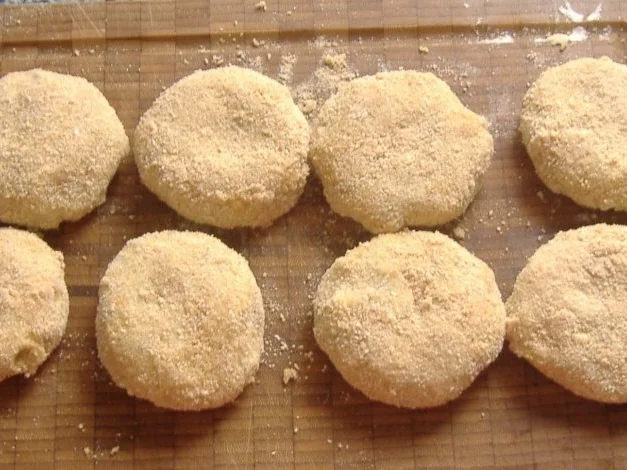 Kartoffelfrikadellen mit lauwarmem Gurkensalat - Rezept - Bild Nr. 5