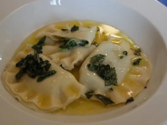 Rezept: Pasta: Schlutzkrapfen mit Salbeibutter Pasta: Schlutzkrapfen mit Salbeibutter - Rezept