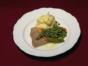 Kalbsschnitzel mit Erbsengemüse und Limettenbutter (Mandy Bork) - Rezept