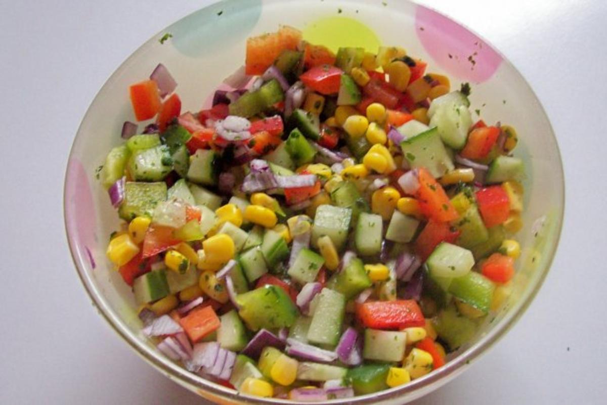 Bunter gemischter Salat mit Honig-Senf-Dressing - Rezept - Bild Nr. 2