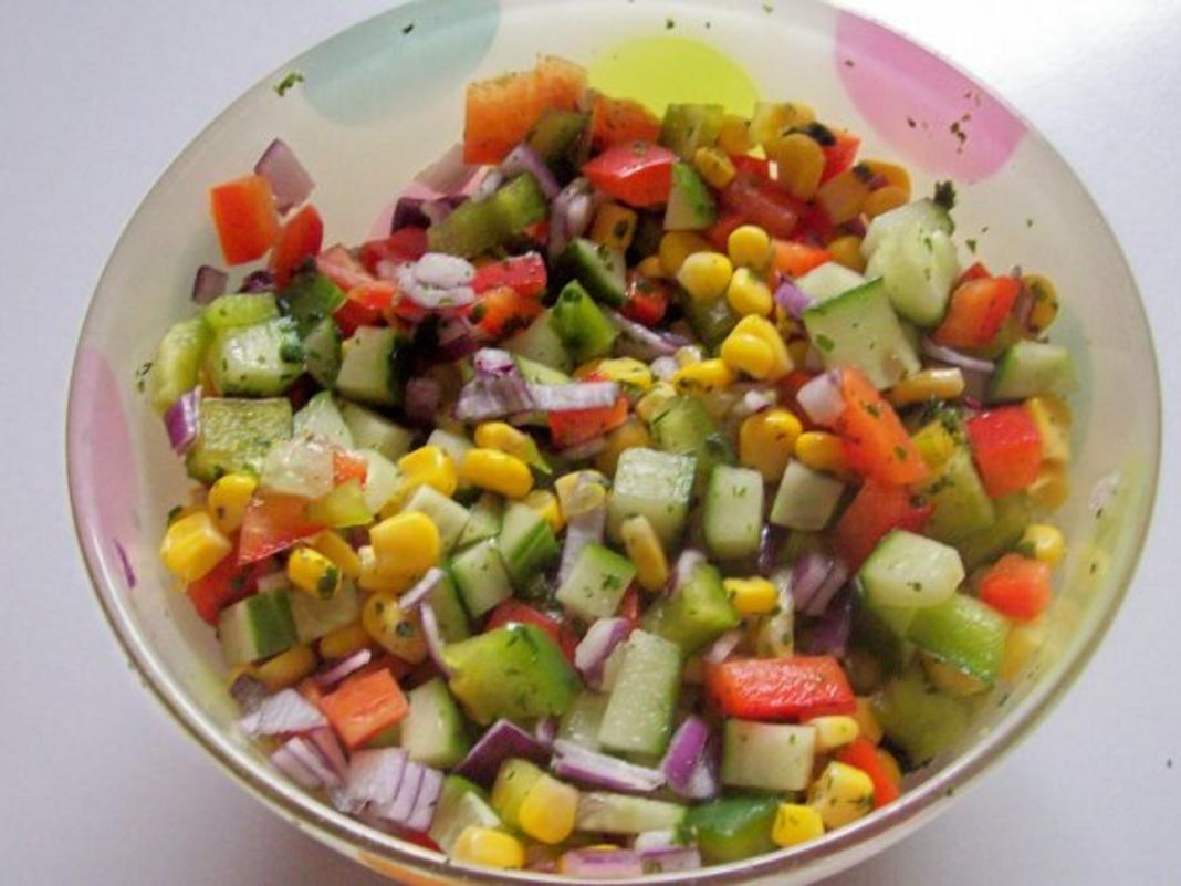Bunter gemischter Salat mit Honig-Senf-Dressing - Rezept