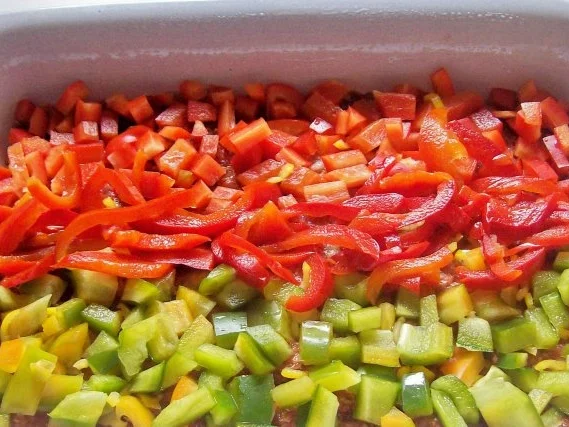 Geschichteter Hackbraten mit Paprika-Feta-Füllung - Rezept - Bild Nr. 4