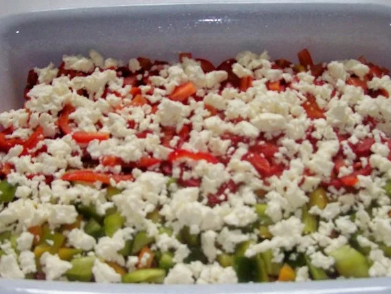 Geschichteter Hackbraten mit Paprika-Feta-Füllung - Rezept - Bild Nr. 5