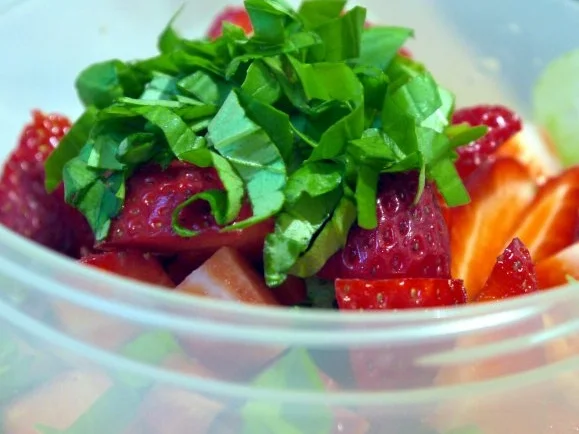 Gurken-Erdbeer-Salat - Rezept - Bild Nr. 7