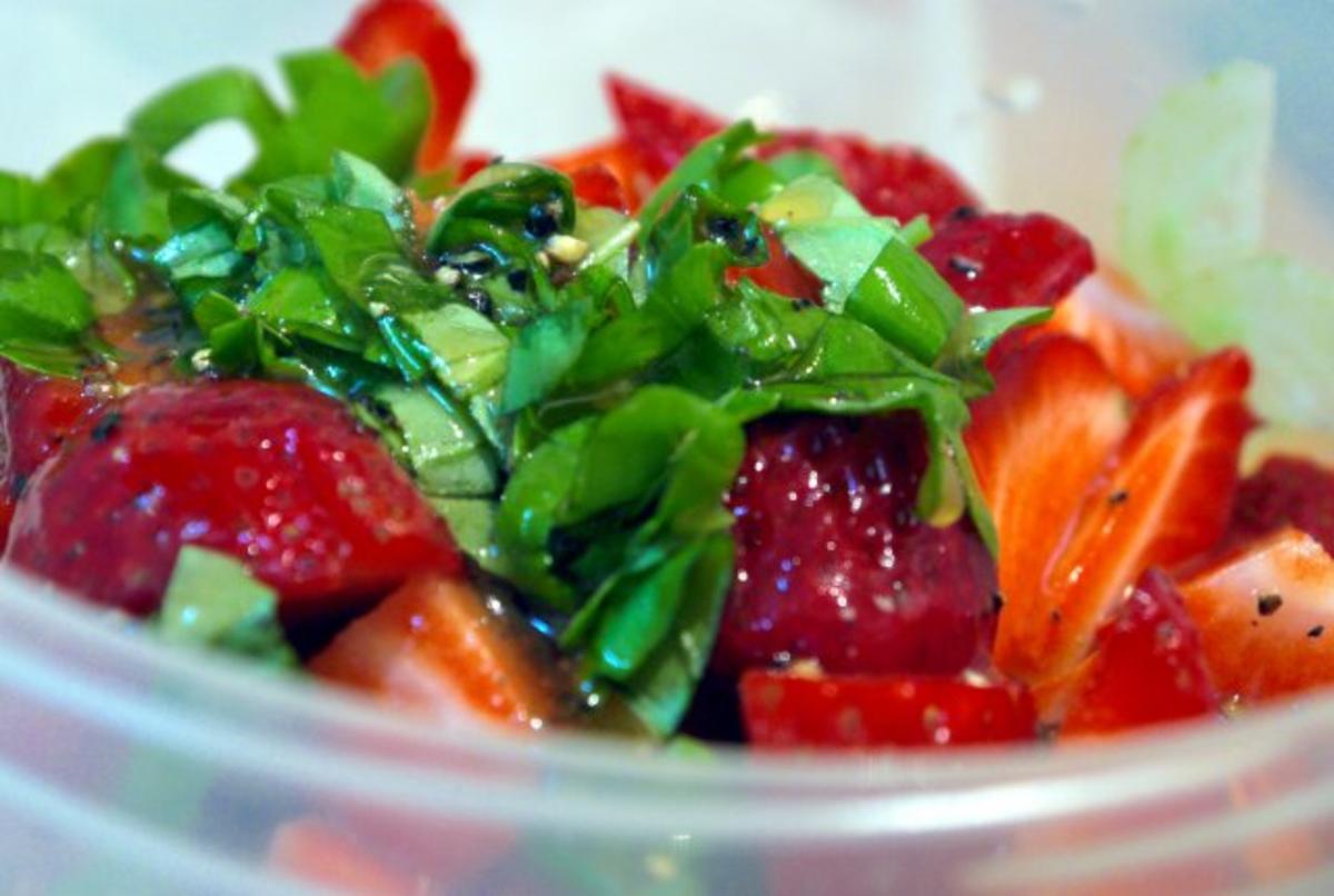 Gurken-Erdbeer-Salat - Rezept - Bild Nr. 9