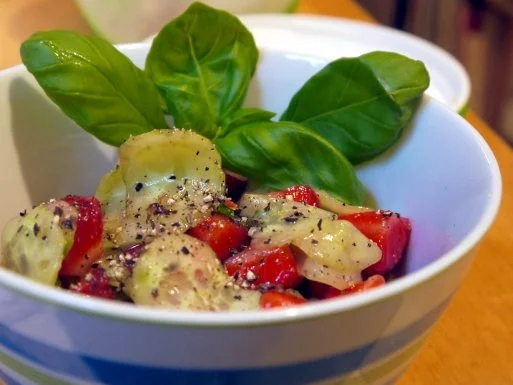 Gurken-Erdbeer-Salat - Rezept - Bild Nr. 2