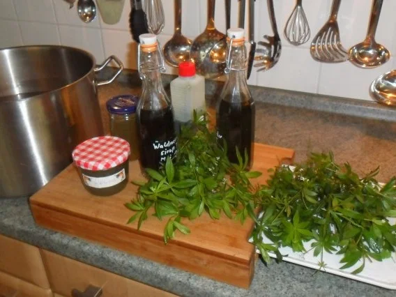 Rezept: waldmeister-sirup, gelee, bowle, bier--echt lecker!! Bild Nr. 4 waldmeister-sirup, gelee, bowle, bier--echt lecker!! - Rezept - Bild Nr. 4