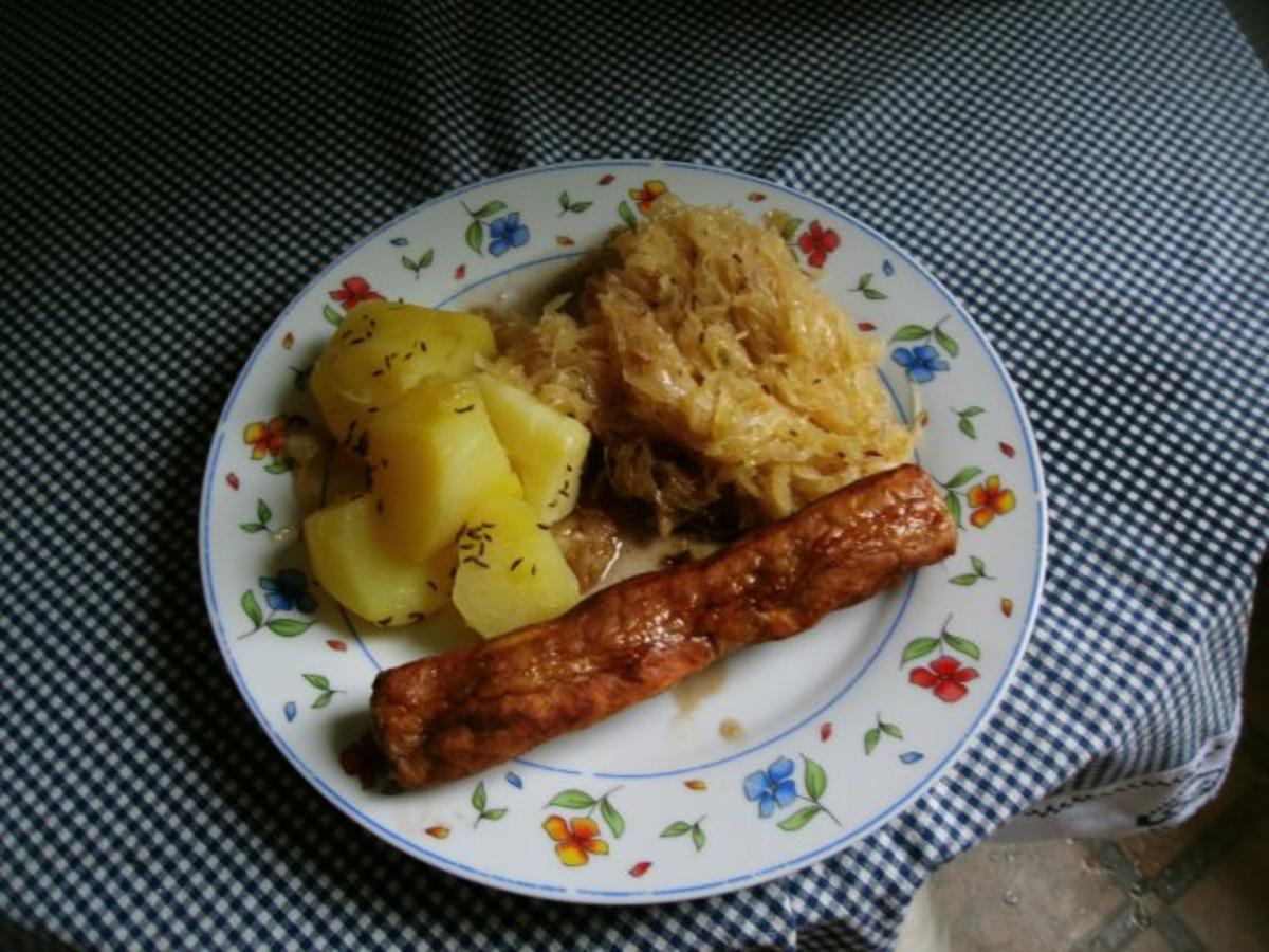 Nackedeis mit Sauerkraut - Rezept