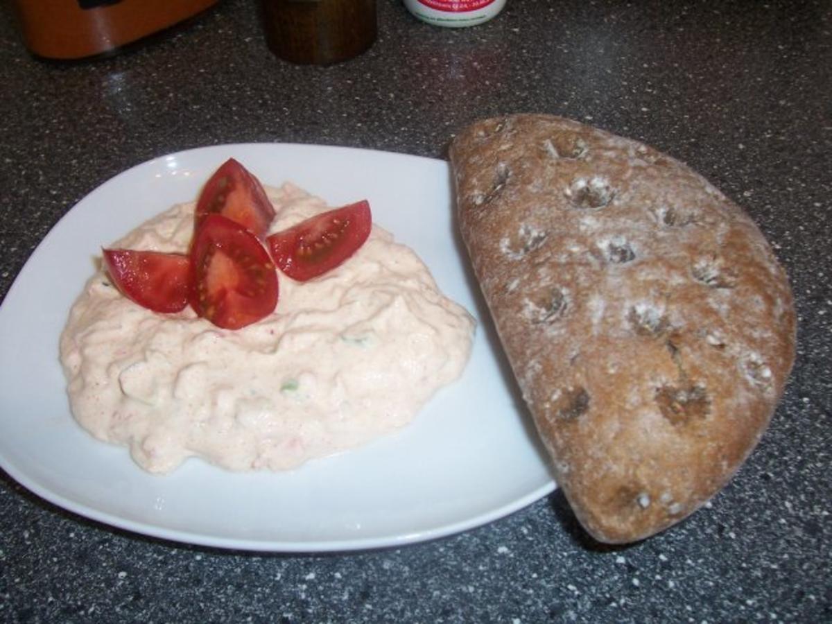 Knoblauch-Paprika-Quarkaufstrich - Rezept - kochbar.de