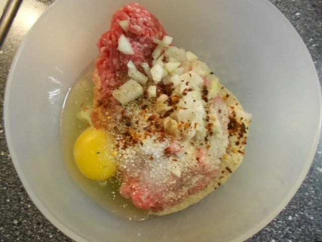 Bifteki/Pljeskavica Frikadellensteak mit Schafskäse - Rezept - Bild Nr. 2