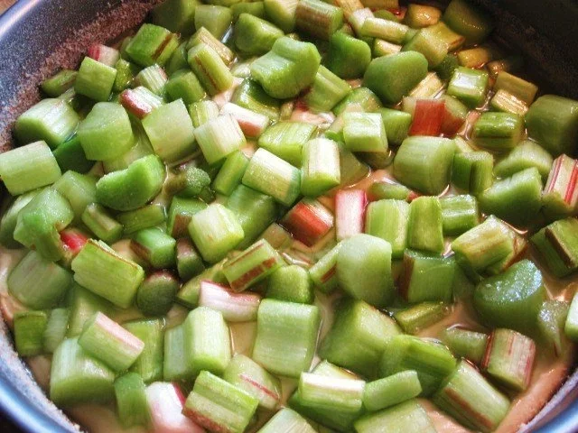 Rezept: Rhabarberkuchen mit Mandel-Baiser ... Bild Nr. 5 Rhabarberkuchen mit Mandel-Baiser ... - Rezept - Bild Nr. 5