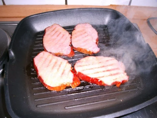 Rezept: Kasselerminutensteaks mit Rotschimmelkäse überbacken Bild Nr. 3 Kasselerminutensteaks mit Rotschimmelkäse überbacken - Rezept - Bild Nr. 3