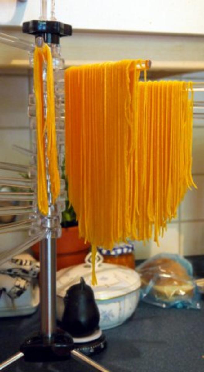 Selbstgemachte Spaghetti mit Chorizo-Tomaten-Sauce - Rezept - Bild Nr. 7