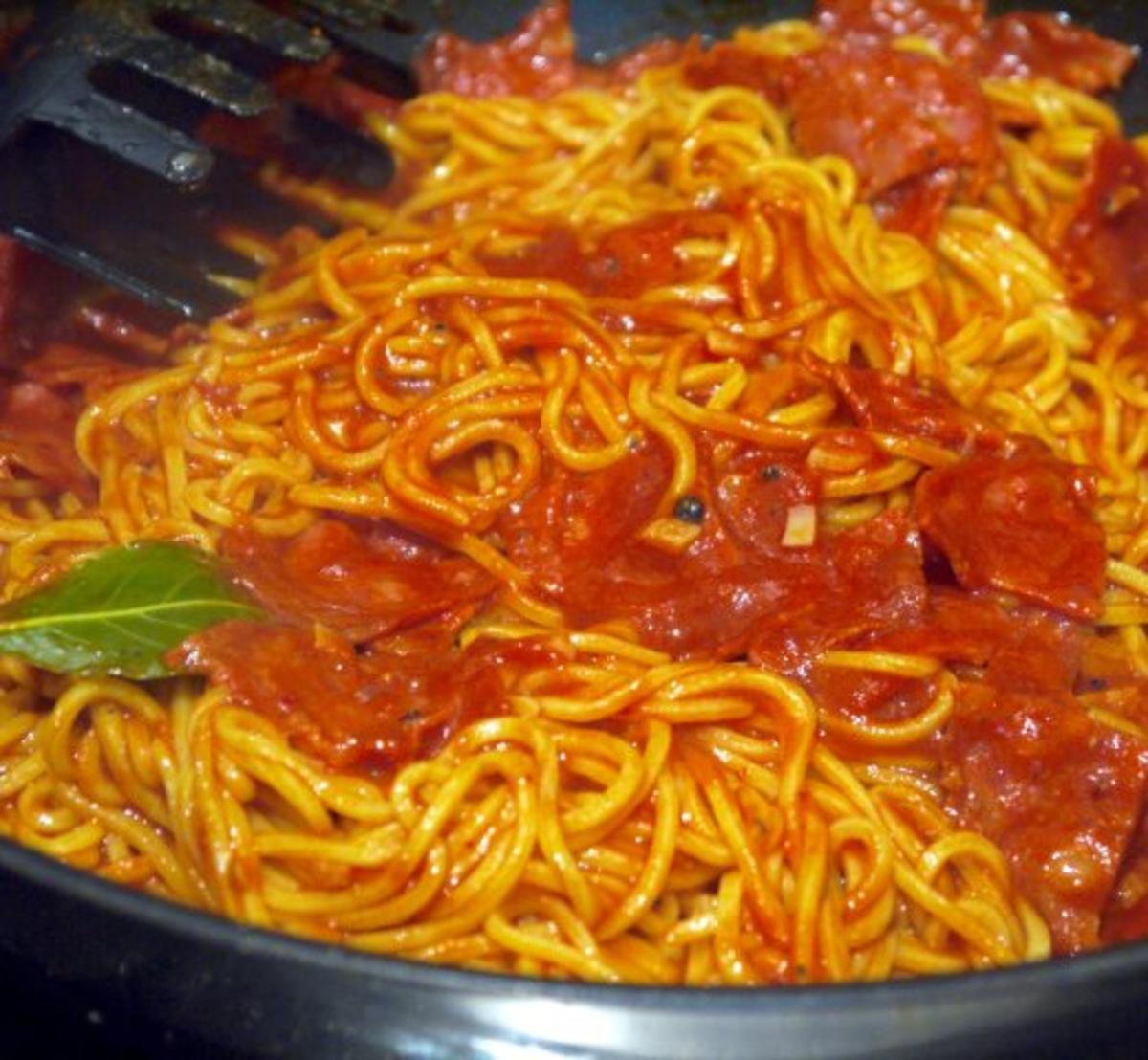 Selbstgemachte Spaghetti mit Chorizo-Tomaten-Sauce - Rezept - Bild Nr. 10