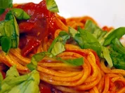 Selbstgemachte Spaghetti mit Chorizo-Tomaten-Sauce - Rezept